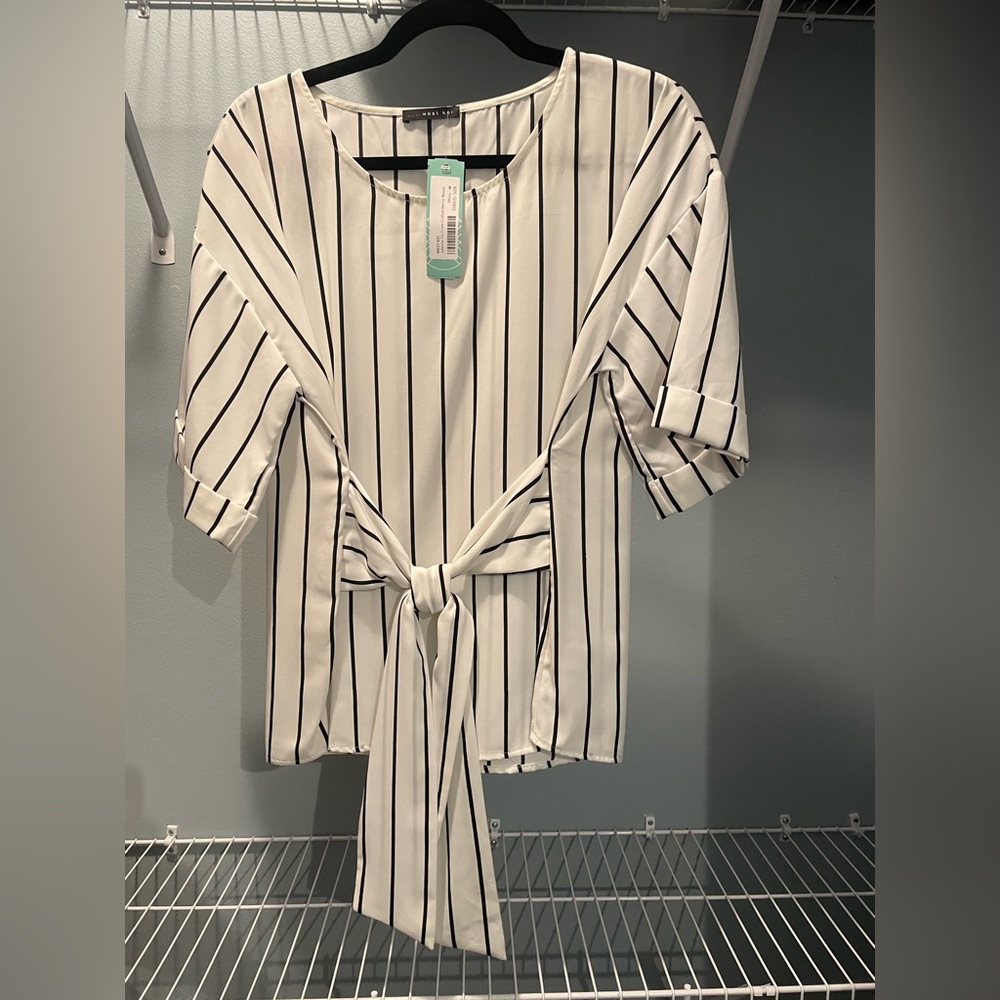 West Kei Julianne Tie Front Cuffed Sleeve Blouse. Size Medium. Never worn!